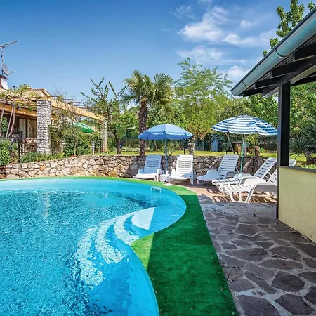 1 Bedroom Beautiful In * Пореч