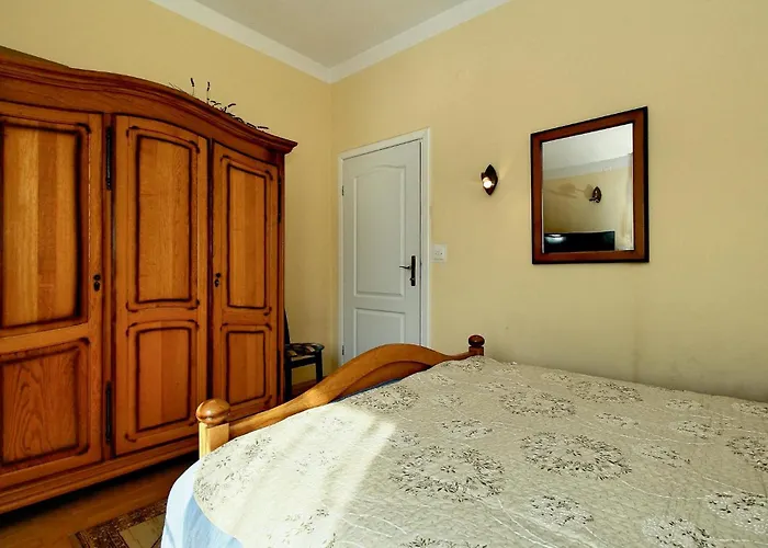 1 Bedroom Cozy In *